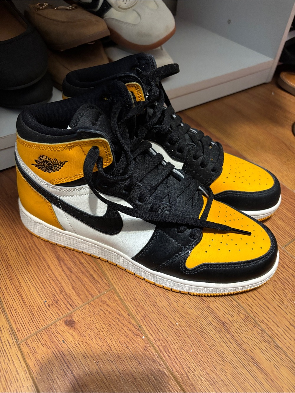 Nike Air Jordan 1 Retro High OG Taxi Yellow